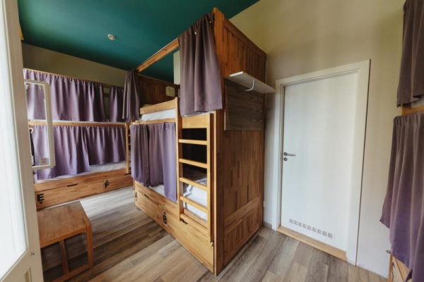 Mixed_Dormitory_Room_8_Beds_-_Shared_Bathroom_2