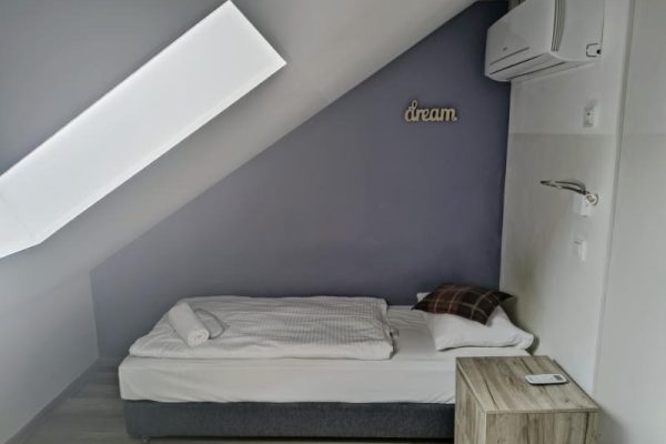Private_Room_2_Beds_-_Shared_Bathroom_3