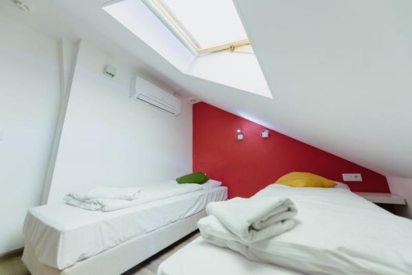 Private_Room_2_Beds_-_Shared_Bathroom_6