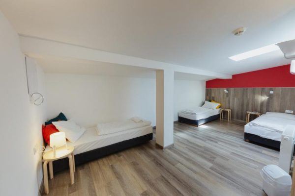 Private_Room_4_Beds_-_Shared_Bathroom_4